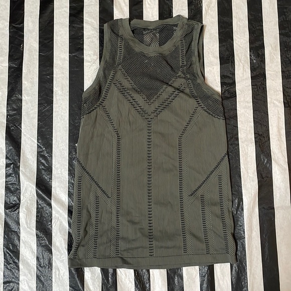 ATHLETA Sz M Oxygen Two Toned Tank in Olive & Black - Picture 1 of 5